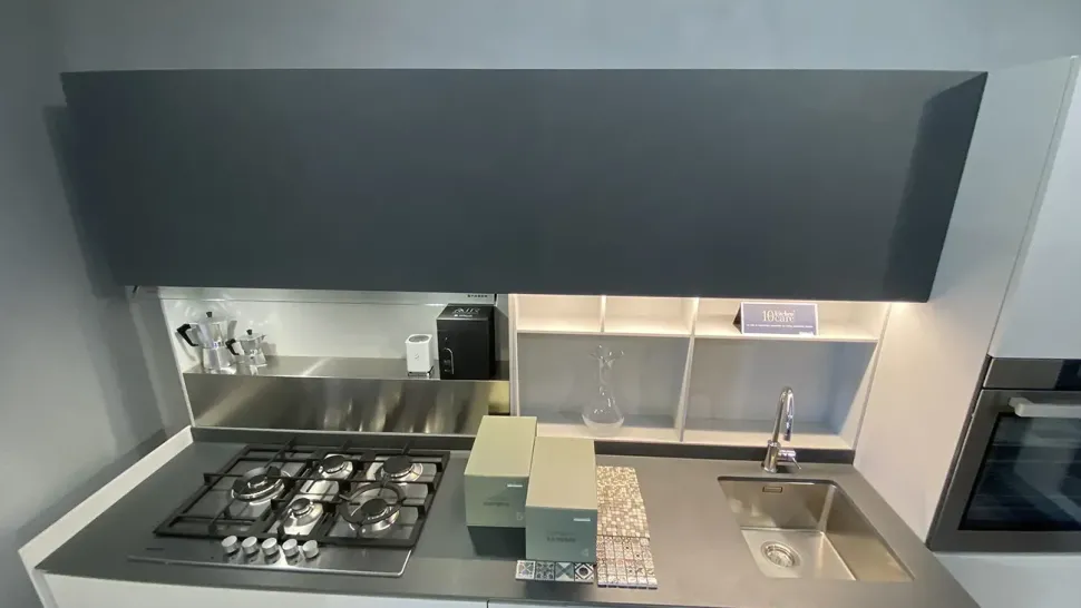 Cucina grigia design con penisola Ernestomeda Obliqua a soli 10902 Euro