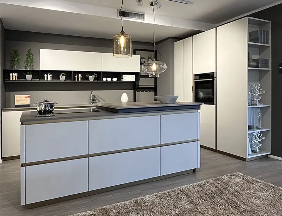 Cucina grigia design con isola Scavolini Delinea