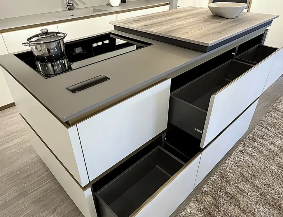 Cucina grigia design con isola Scavolini Delinea