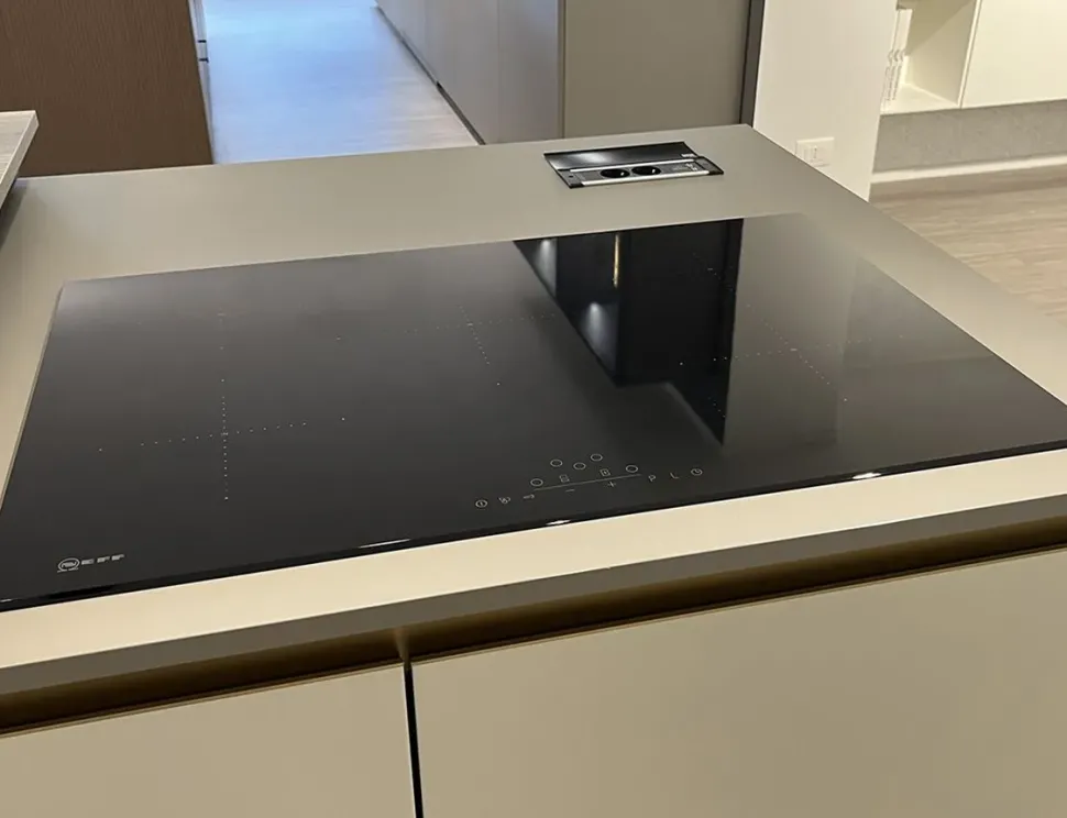 Cucina grigia design con isola Scavolini Delinea