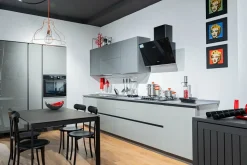 Cucina grigia design lineare Liberamente Scavolini