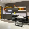 Cucina grigia moderna con penisola Foodshelf inside Scavolini