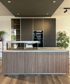 Cucina grigia moderna con isola Sign Ernestomeda in Offerta Outlet