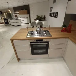 Cucina grigia moderna con penisola Urban Scavolini