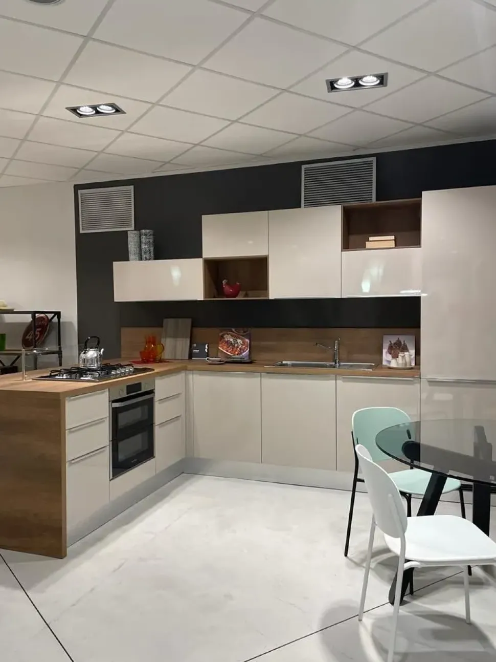 Cucina grigia moderna con penisola Urban Scavolini