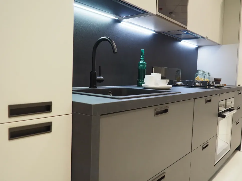 Cucina grigia moderna lineare Scavolini Cucina sax