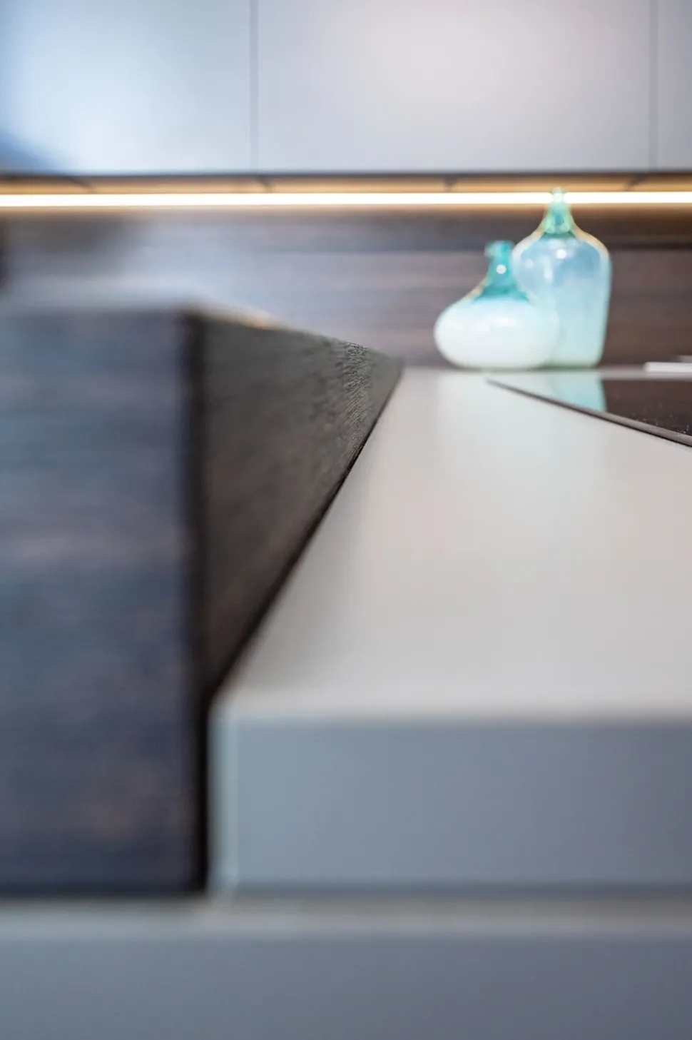 Cucina grigio design con penisola Copat cucine 2.1 gola peltro