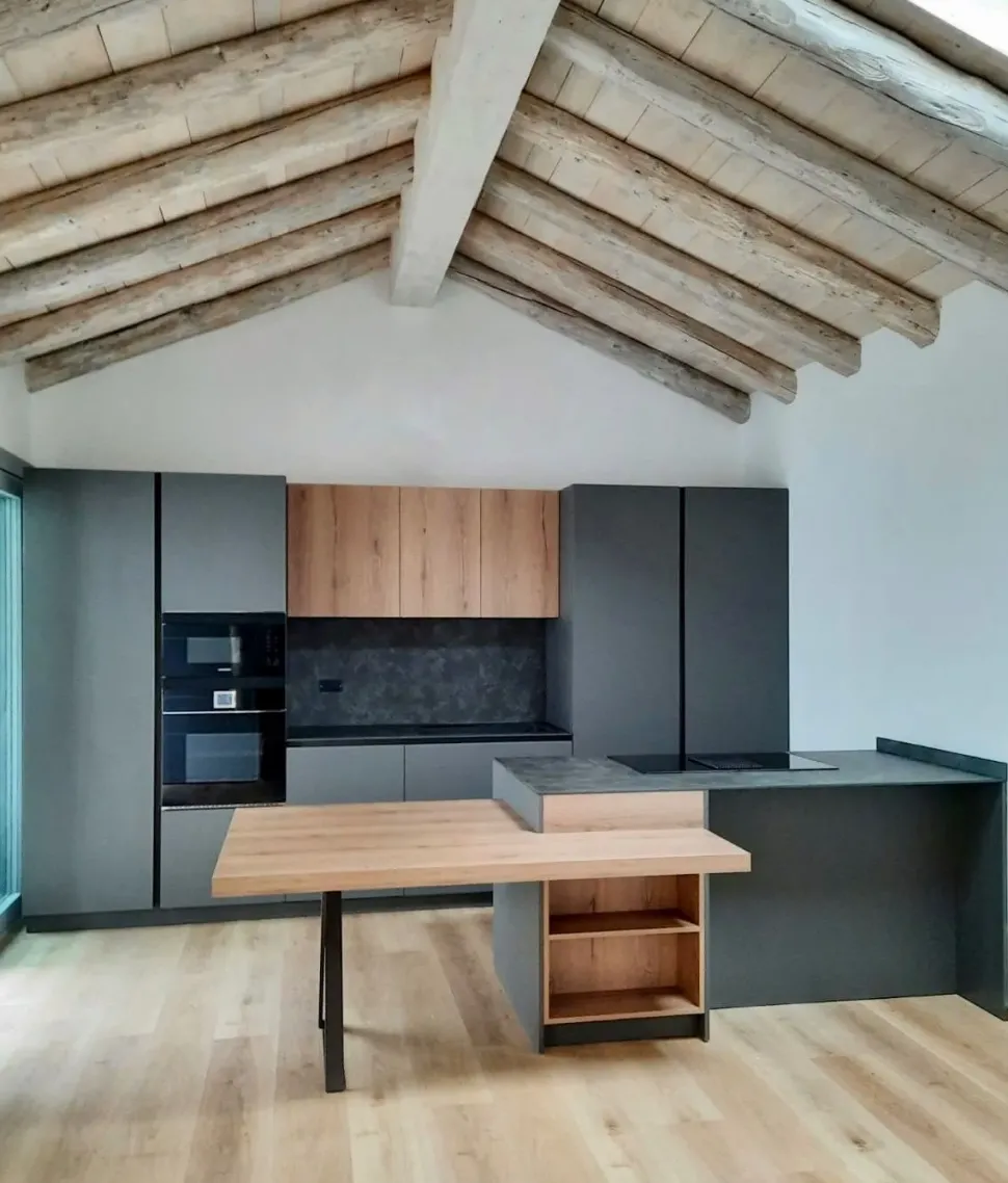 Cucina grigio design con penisola Ingrosso cucine moderne icm46 Primopiano cucine in Offerta Outlet