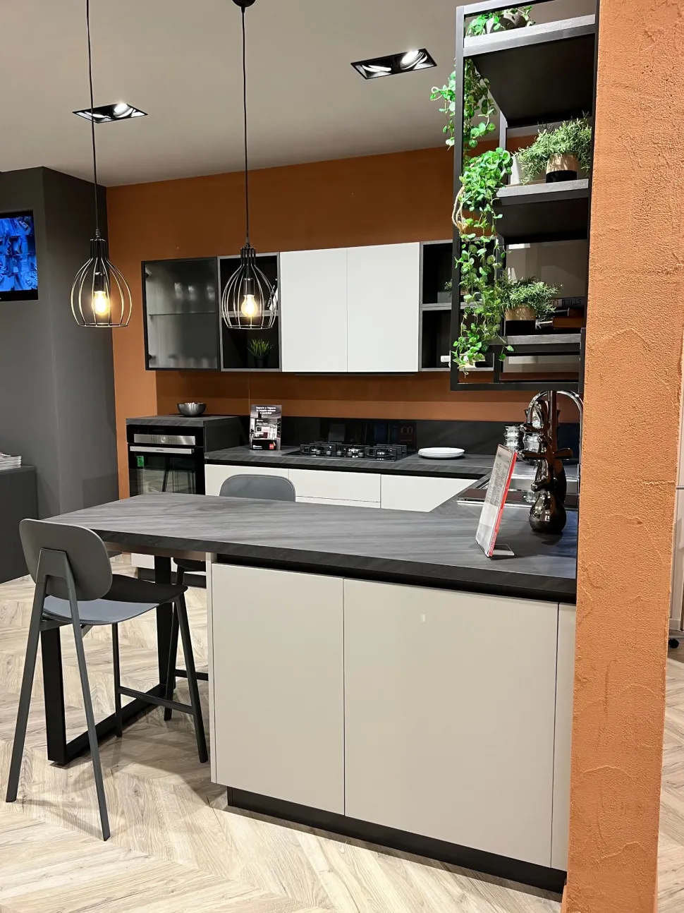 Cucina grigio moderna con penisola Evolution Scavolini