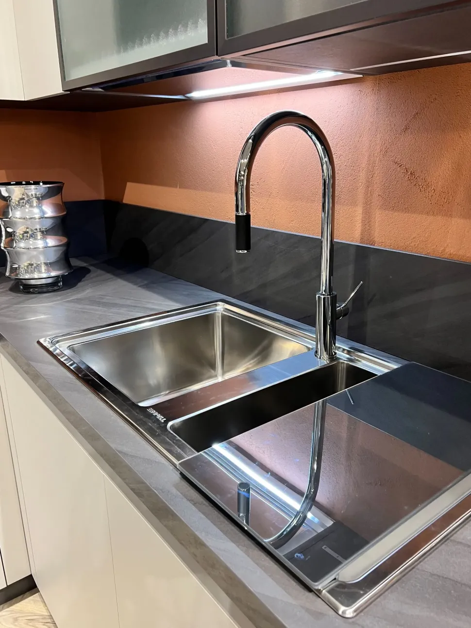 Cucina grigio moderna con penisola Evolution Scavolini