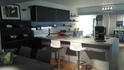 Cucina grigio moderna con penisola In dada Dada