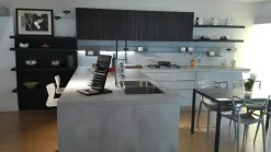 Cucina grigio moderna con penisola In dada Dada