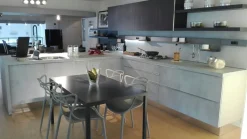 Cucina grigio moderna con penisola In dada Dada