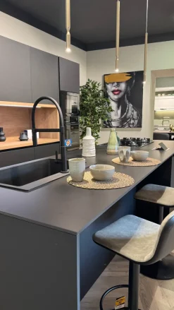 Cucina Infinity design antracite Stosa con isola scontata 45%