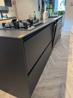 Cucina Infinity design antracite Stosa con isola scontata 45%