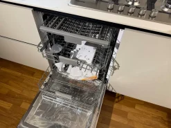 Cucina Kalí moderna altri colori Arredo3 ad angolo scontata 50%