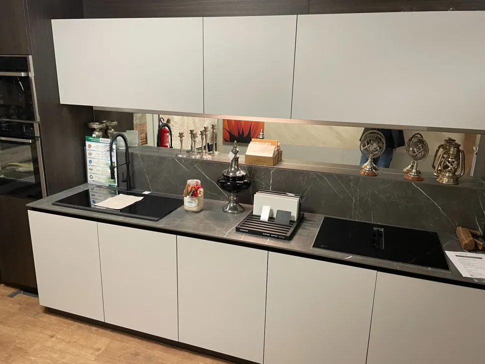 Cucina Lam moderna grigia Antares lineare scontata 30%