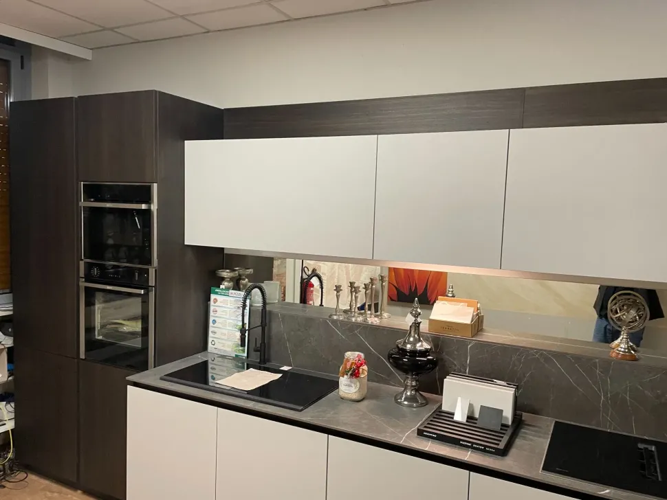 Cucina Lam moderna grigia Antares lineare scontata 30%