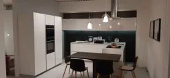 Cucina Light moderna bianca con penisola Modulnova scontata 50%
