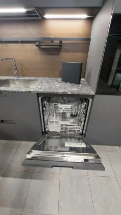 Cucina lineare in laccata opaco a prezzo scontato 45%