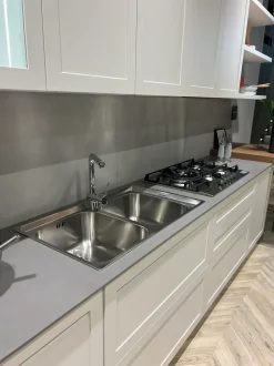 Cucina lineare in laccata opaco bianca Carattere a prezzo scontato