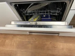 Cucina lineare in laccato opaco a prezzo ribassato 34%