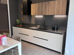 Cucina lineare in laminato opaco a prezzo scontato 37%