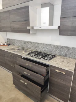 Cucina lineare in laminato materico a prezzo scontato 58%
