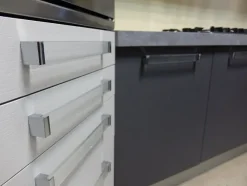 Cucina lineare in laminato materico bianca People a prezzo scontato