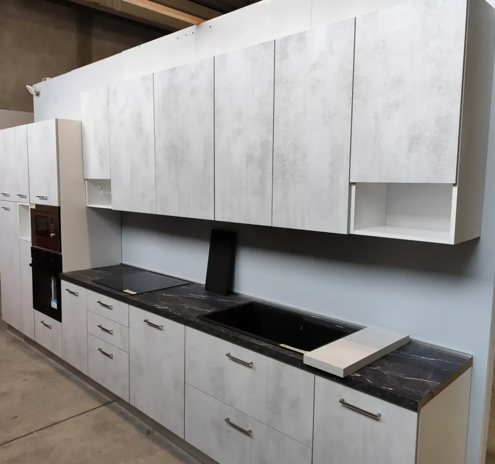 Cucina lineare in laminato materico a prezzo ribassato 52%