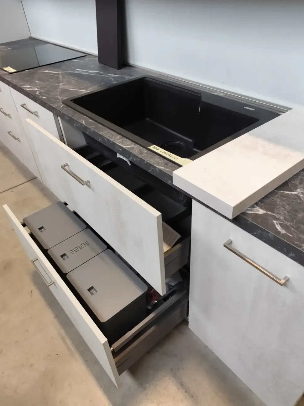 Cucina lineare in laminato materico a prezzo ribassato 52%