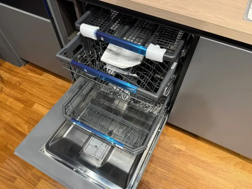 Cucina lineare in laminato materico grigia Young a prezzo scontato