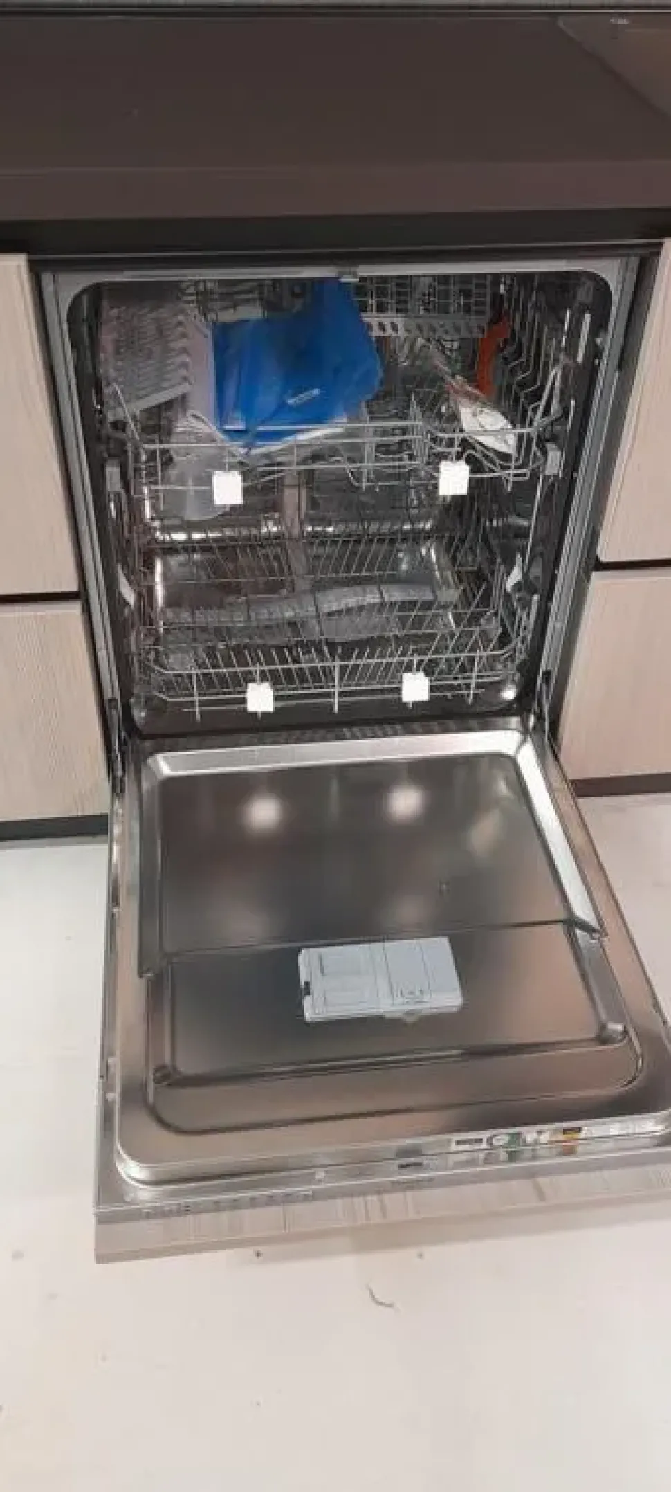 Cucina lineare in laminato materico a prezzo ribassato 50%