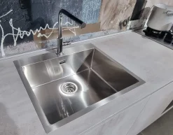 Cucina lineare in laminato materico altri colori Infinity maniglia grip a prezzo ribassato