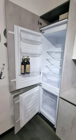 Cucina lineare in laminato materico altri colori Infinity maniglia grip a prezzo ribassato