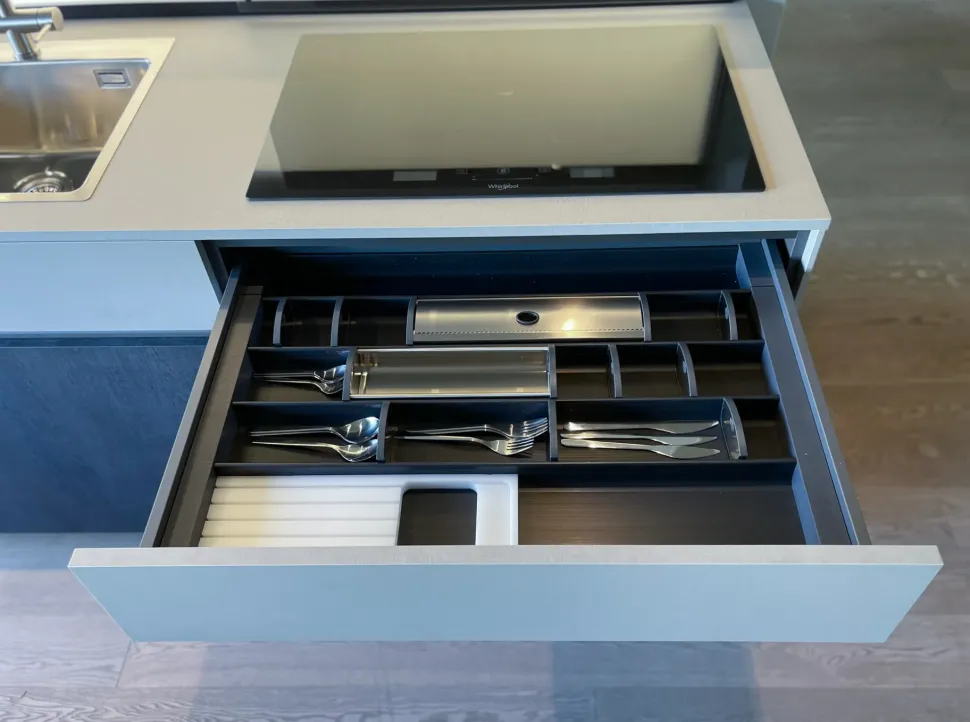 Cucina lineare in melaminico a prezzo ribassato 45%