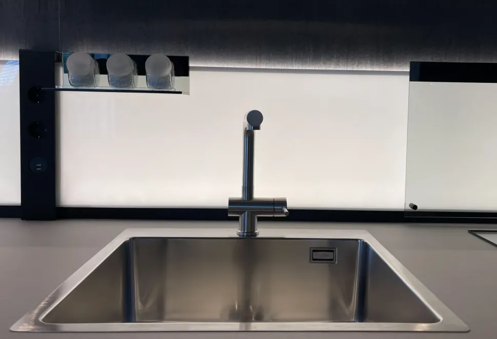 Cucina lineare in melaminico a prezzo ribassato 45%