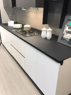 Cucina lineare in polimerico opaco a prezzo ribassato