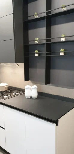 Cucina lineare in polimerico opaco a prezzo ribassato