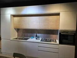 Cucina lineare in polimerico opaco bianca Kjelly a prezzo ribassato