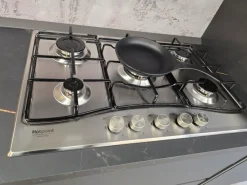 Cucina lineare in polimerico opaco grigia Yaris a prezzo scontato