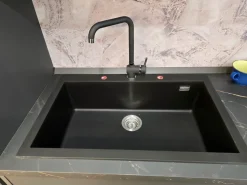 Cucina lineare in polimerico opaco grigia Yaris a prezzo scontato