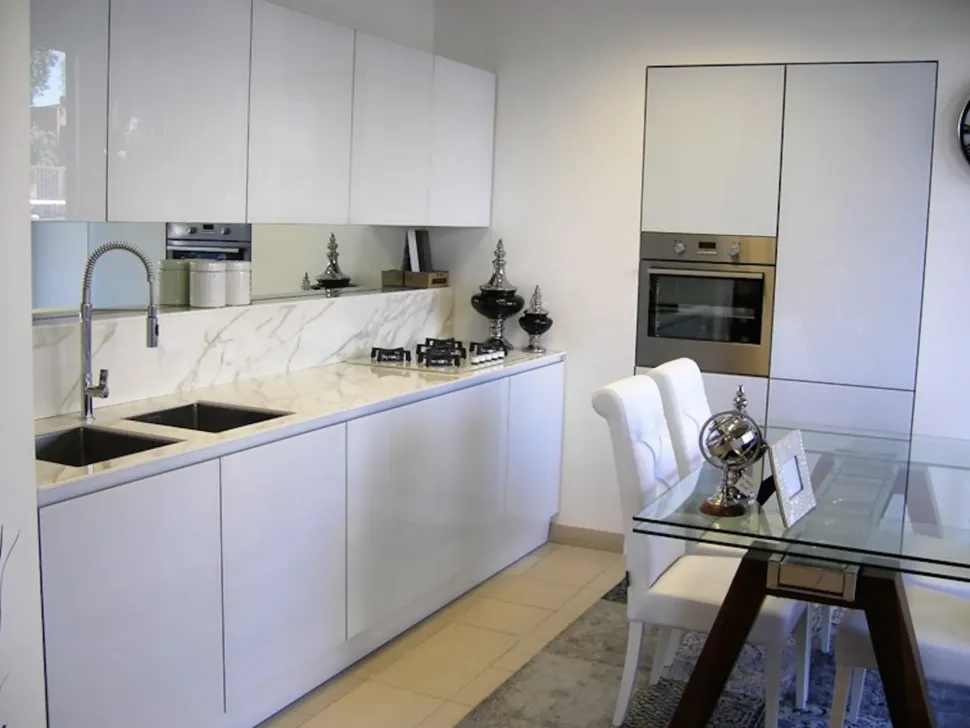 Cucina lineare in vetro a prezzo scontato 38%
