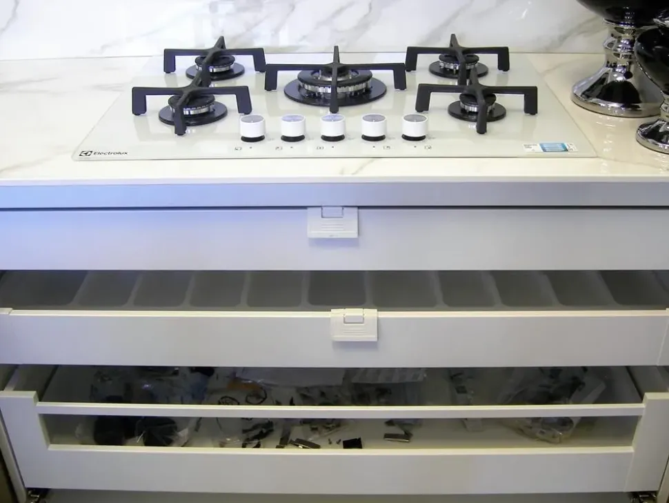 Cucina lineare in vetro a prezzo scontato 38%