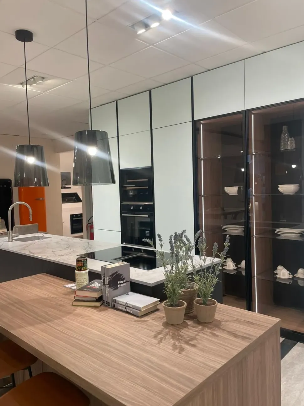 Cucina lineare in vetro a prezzo ribassato 56%