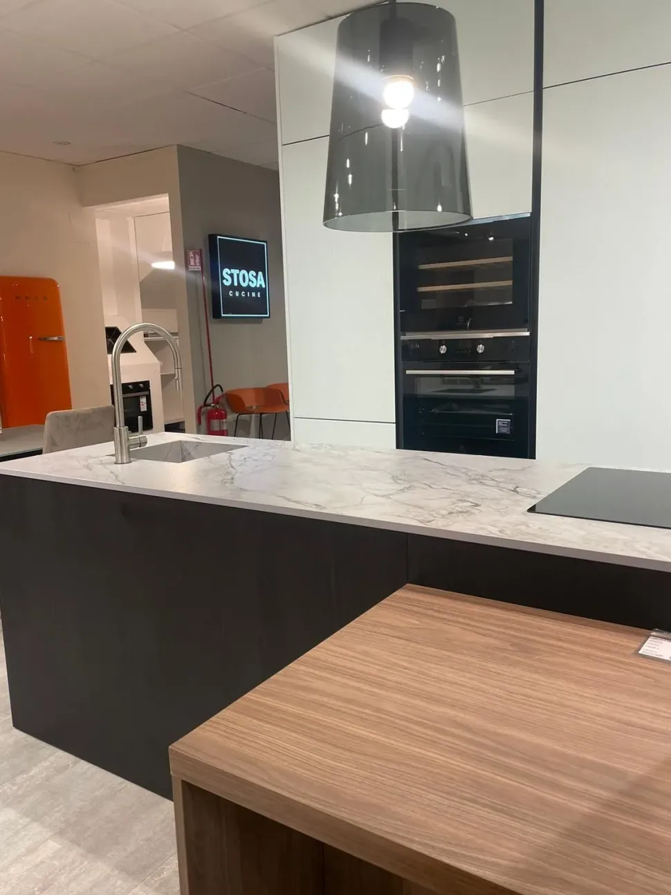 Cucina lineare in vetro a prezzo ribassato 56%