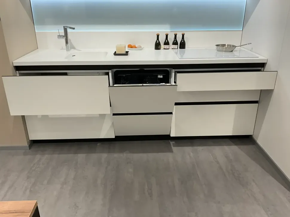 Cucina lineare moderna bianca Scavolini Delinea