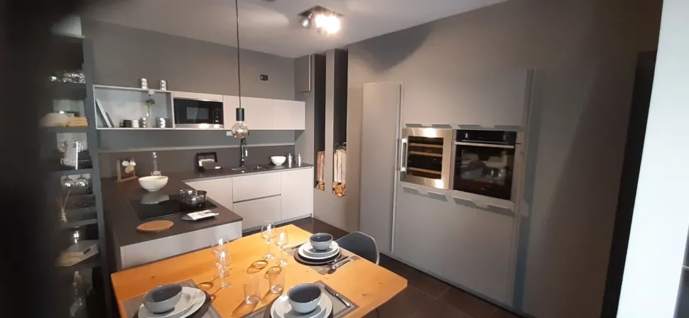 Cucina Logica l0 design grigia Valdesign lineare scontata 60%