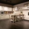 Cucina Lube cucine classica con penisola bianca in legno Claudia
