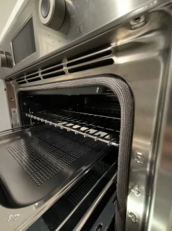 Cucina Maya moderna bianca Atra ad angolo scontata 38%